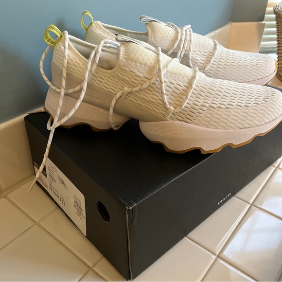 NIB Women’s Sorel Kinetic Impact Lace White Gum Sneaker Sz 11 MSRP $140 - Picture 1 of 8